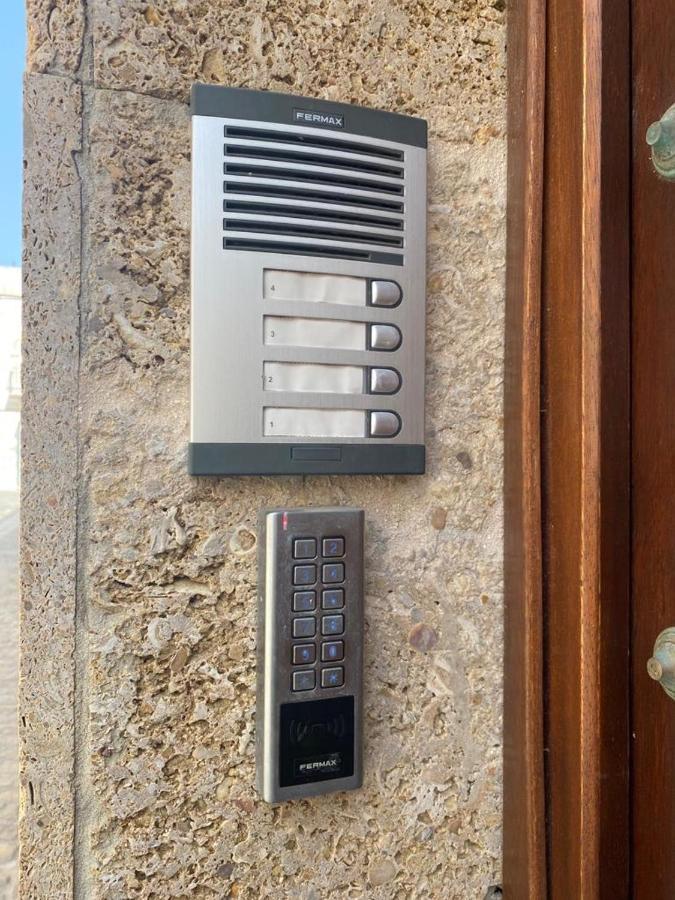 Apartamento Con Terraza,A 100M Playa Costilla Y Frente Al Castillo روتا المظهر الخارجي الصورة